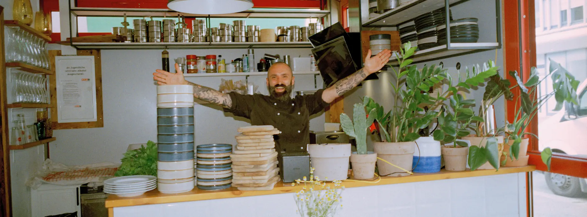 Restaurant Heu & Gabel, Meidlinger Markt, man behind counter