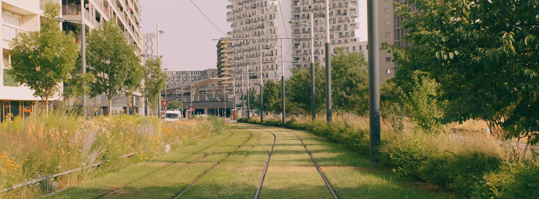 Sonnwendviertel, streetcar tracks