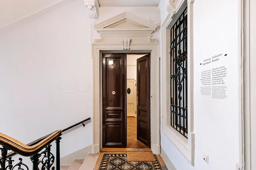 Sigmund Freud Museum, entrance, staircase