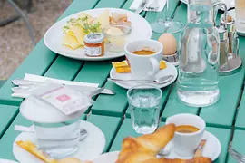 Gerstner, Café Pavillon, Schlosspark Schönbrunn, gedeckter Tisch, Frühstück