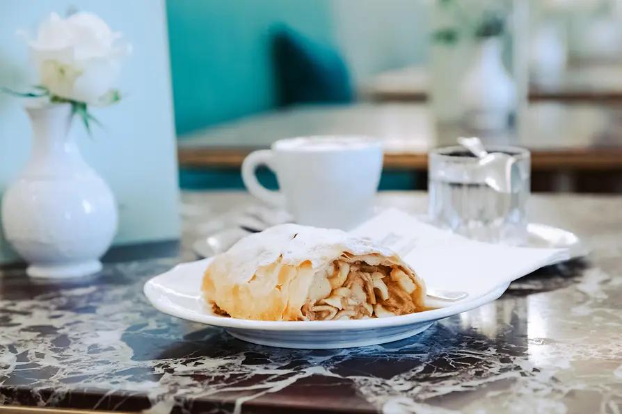 Gerstner, Café Pavillon, Schönbrunn Palace Park, apple strudel