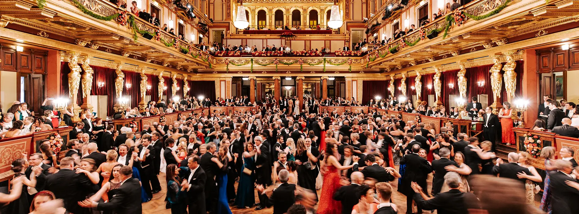 Tanzende Paare am Ball der Philharmoniker im Wiener Musikverein