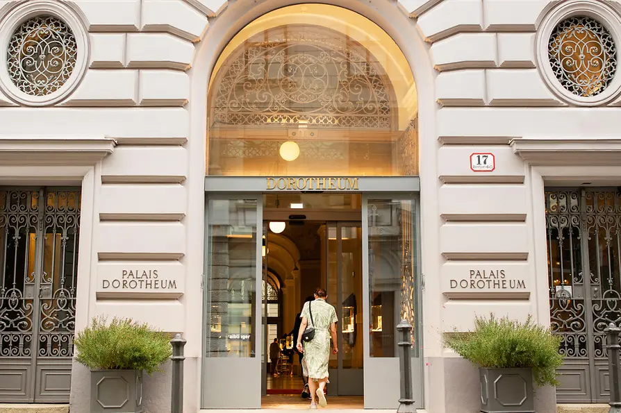 Dorotheum Vienna: entrance, facade