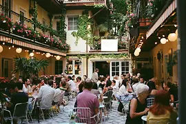 Hotel am Brillantengrund, courtyard, restaurant, guests