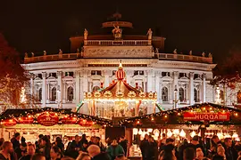 Christmas market on Rathausplatz with a view of the Burgtheater
