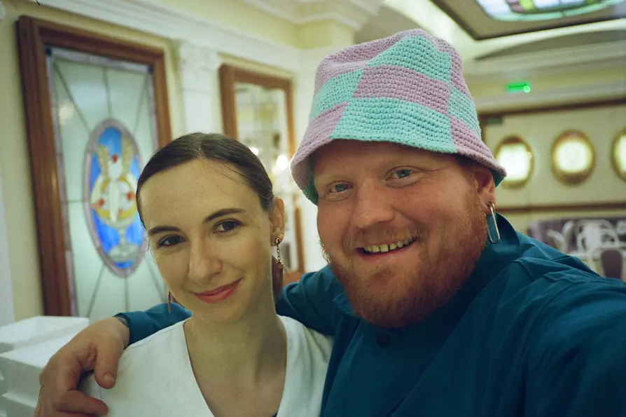 Lukas Mraz und Xenia Tichy beim Dreh