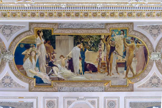 The ceiling painting depicts Gustav Klimt’s Thespian Chariot
