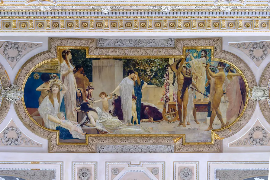 The ceiling painting depicts Gustav Klimt’s Thespian Chariot